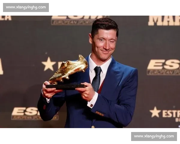 莱万创巴萨生涯收入新高！税后 1600 万欧元 + 双冠奖金成巅峰赛季